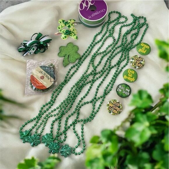 Bundle of Green St Patrick Day Items: Necklaces, Pins, Ribbon & Barrettes. 🍀 - Picture 1 of 13